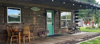 Country Creek Retreat: cozy 2-bedroom cabin with AC, WiFi, & forested privacy