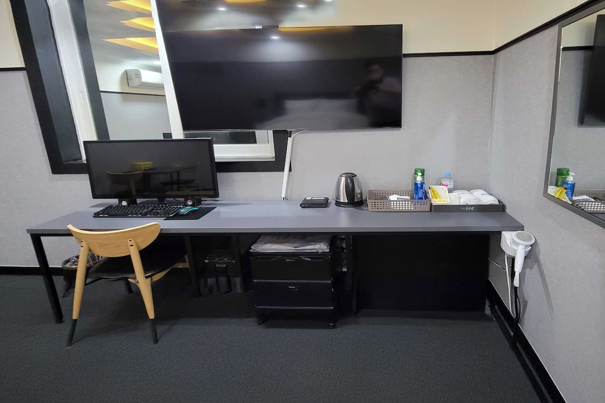 Standard Double Room, City View | Soundproofing, free WiFi