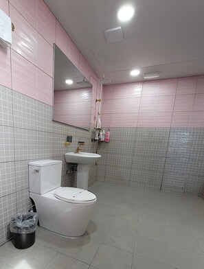 Standard Double Room, City View | Soundproofing, free WiFi - Hotel Cheongdam (Mokpo)
