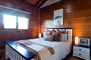 4 bedrooms, iron/ironing board, free WiFi, bed sheets - Appalachian High-Country Retreat - Pet Friendly Countryside Escape (Bonnie Doon)