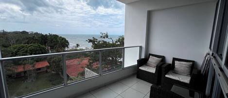 Appartement Deluxe, balcon, vue plage | Terrasse/Patio