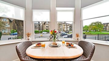 Apartment | Dining