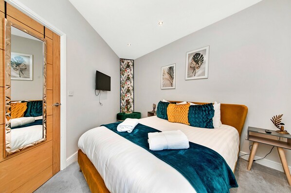 1 chambre, fer et planche à repasser
