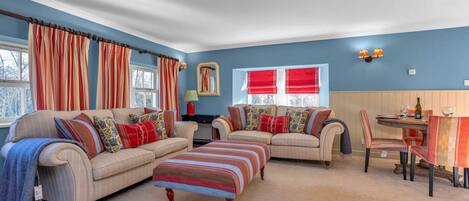 Cottage | Living area