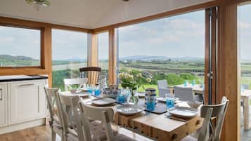 Cottage | Dining