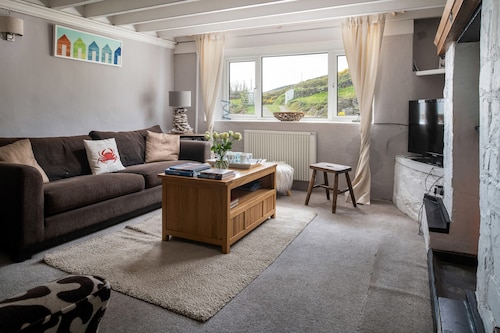 Coastal Retreat on Wales Path With Sea Views