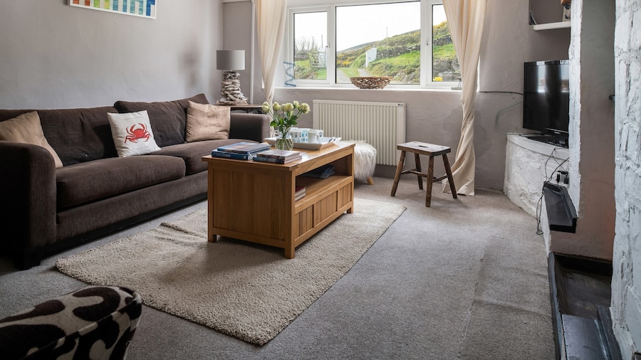 Coastal Retreat on Wales Path With Sea Views