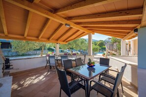 Outdoor dining - Pleasant Apartment With Pool, Sauna, Hot Tub (Rasa)