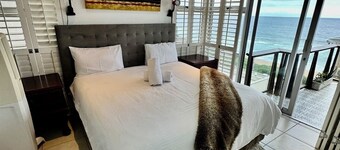 Luxury 6 sleeper: nature’s symphony of ocean, beach, 180degrees views & dolphins