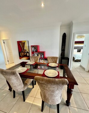 Dining - Luxury 6 sleeper: nature’s symphony of ocean, beach, 180degrees views & dolphins (Westbrook)