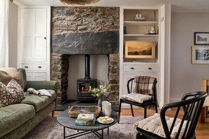 House | Living room - Modern Pet-friendly Cottage in Snowdonia, No Deposit (Blaenau Ffestiniog)