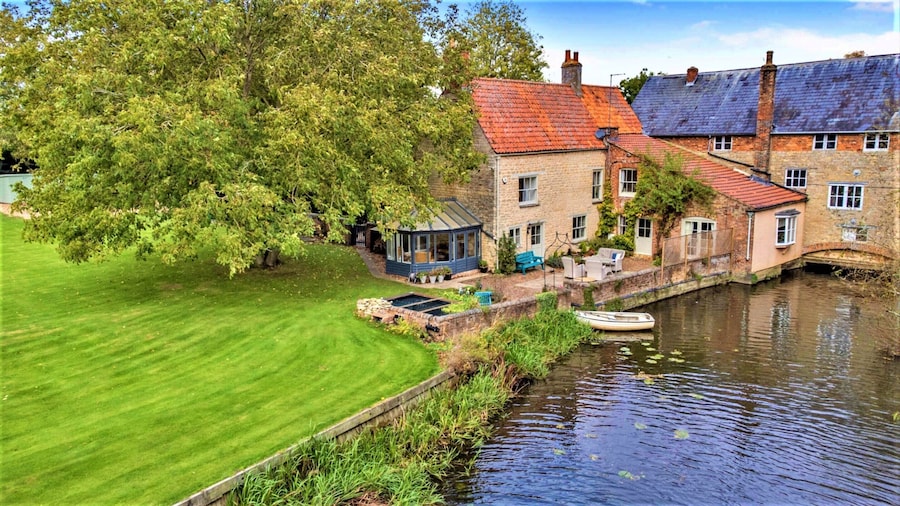 Riverside Retreat Near Beach and Nature, No Deposit