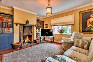 House | Living area - Riverside Retreat Near Beach and Nature, No Deposit (Kettering)