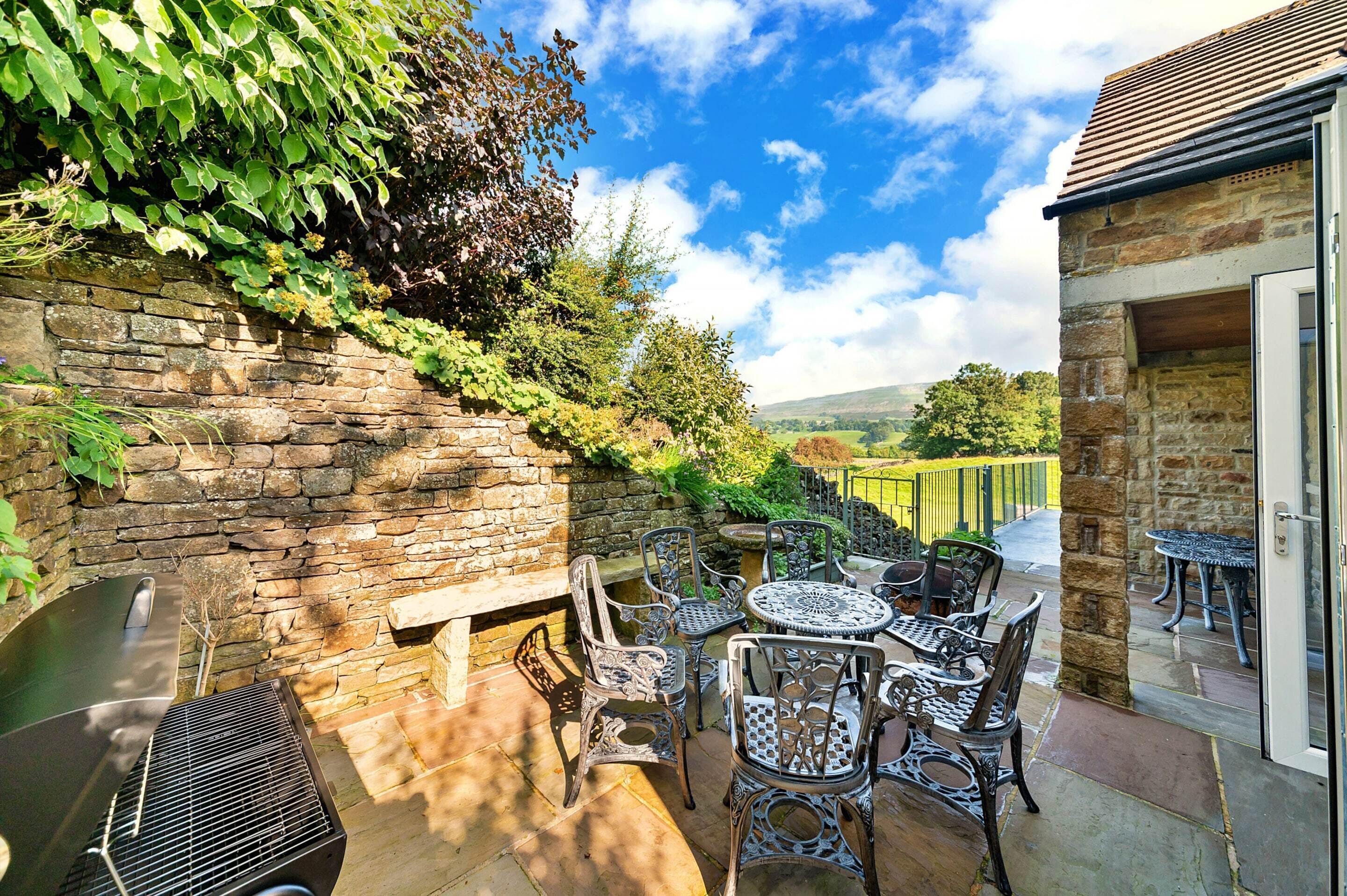 House | Outdoor dining