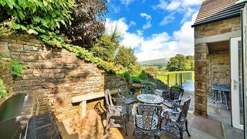 House | Outdoor dining