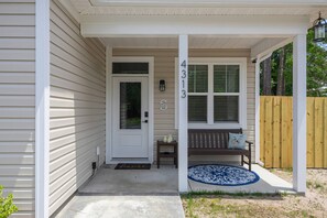 Exterior detail - Mid Term Home in Southport, just mins from DT Southport and Oak Island Beaches (Southport)