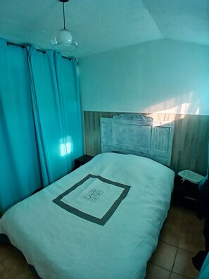 3 Schlafzimmer, Schreibtisch, Bügeleisen/Bügelbrett, Bettwäsche