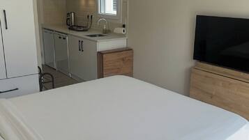 Basic Studio, Non Smoking | Meja, ruang kerja komputer riba, Wi-fi percuma