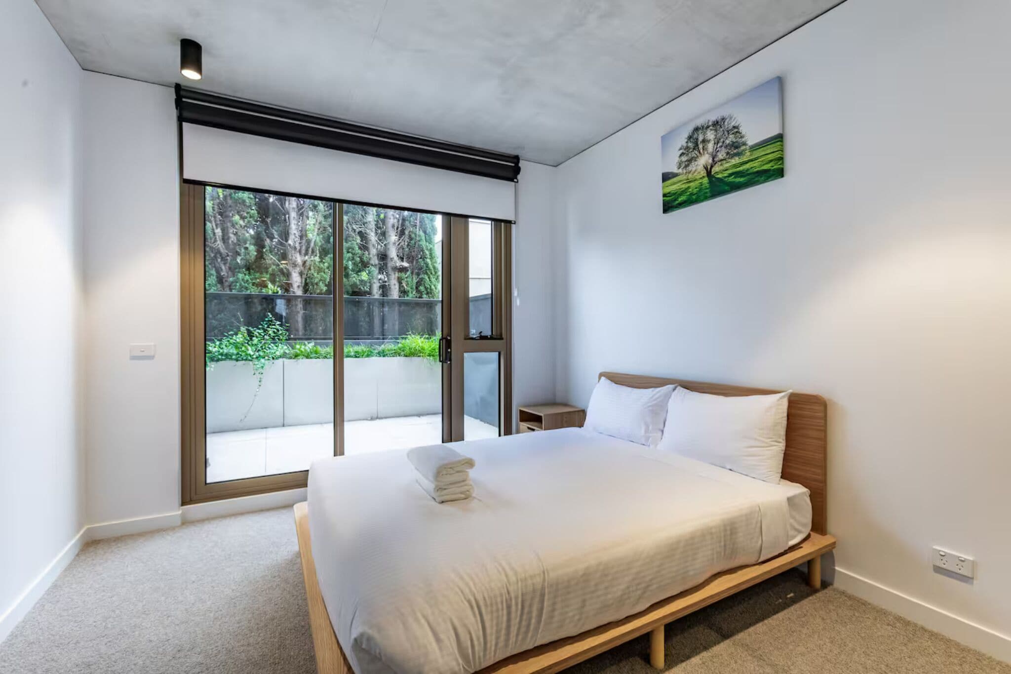 3 bedrooms, desk, iron/ironing board, travel cot