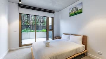 3 bedrooms, desk, iron/ironing board, travel cot