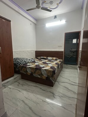 Deluxe Double Room | Free WiFi - Shree Sitaram Guest House (Ayodhya)