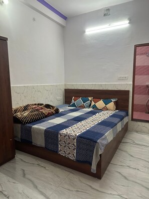 Deluxe Double Room | Free WiFi - Shree Sitaram Guest House (Ayodhya)