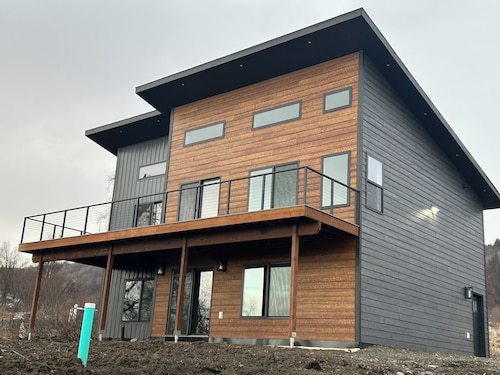 East End Summit – Ocean & Mountain View Retreat in Homer, Alaska