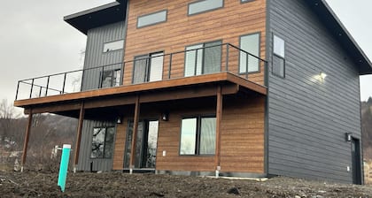 East End Summit – Ocean & Mountain View Retreat in Homer, Alaska