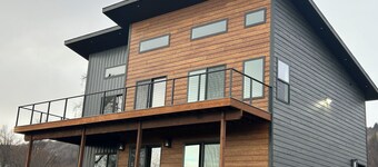 East End Summit – Ocean & Mountain View Retreat in Homer, Alaska