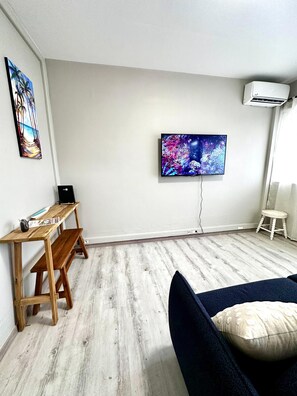 Living area - Azur Studio in the heart of downtown Fort-de-France. Close to everyone! (Fort-de-France)