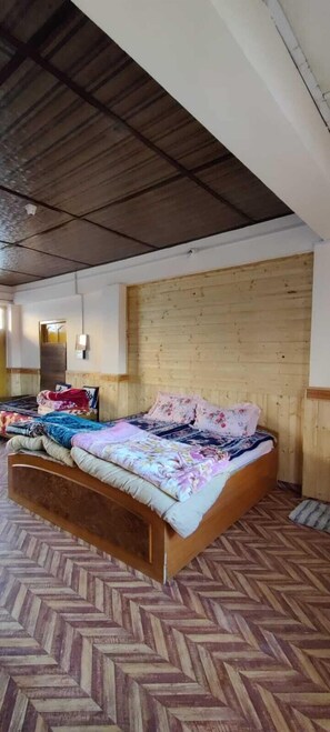 Family Triple Room, Mountain View | Bed sheets