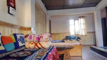 Family Triple Room, Mountain View | Bed sheets