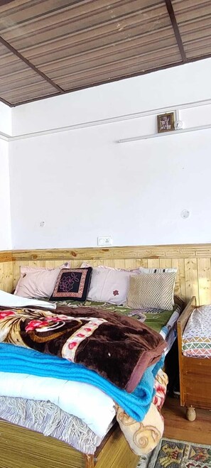 Familie driepersoonskamer, uitzicht op bergen | Beddengoed