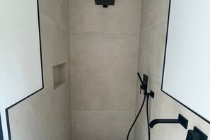 Dusche, Handtücher, Seife, Toilettenpapier