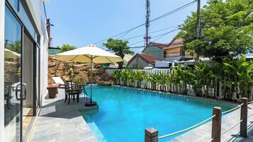 12 outdoor pools