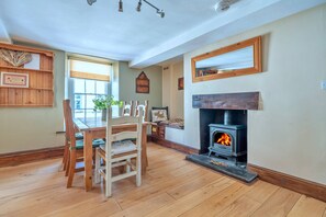 Dining - Duplex in Brecon With Rooftop Terrace (Brecon)