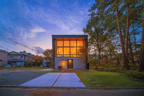 Exterior - The Bergamot Hakuba (Hakuba)