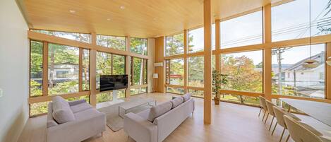 Smart TV, Netflix, heated floors, smart speakers