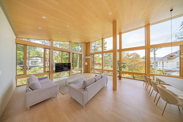 Smart TV, Netflix, heated floors, smart speakers - The Bergamot Hakuba (Hakuba)