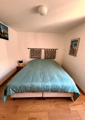 4 dormitorios, cuna de viaje, wifi gratis y ropa de cama