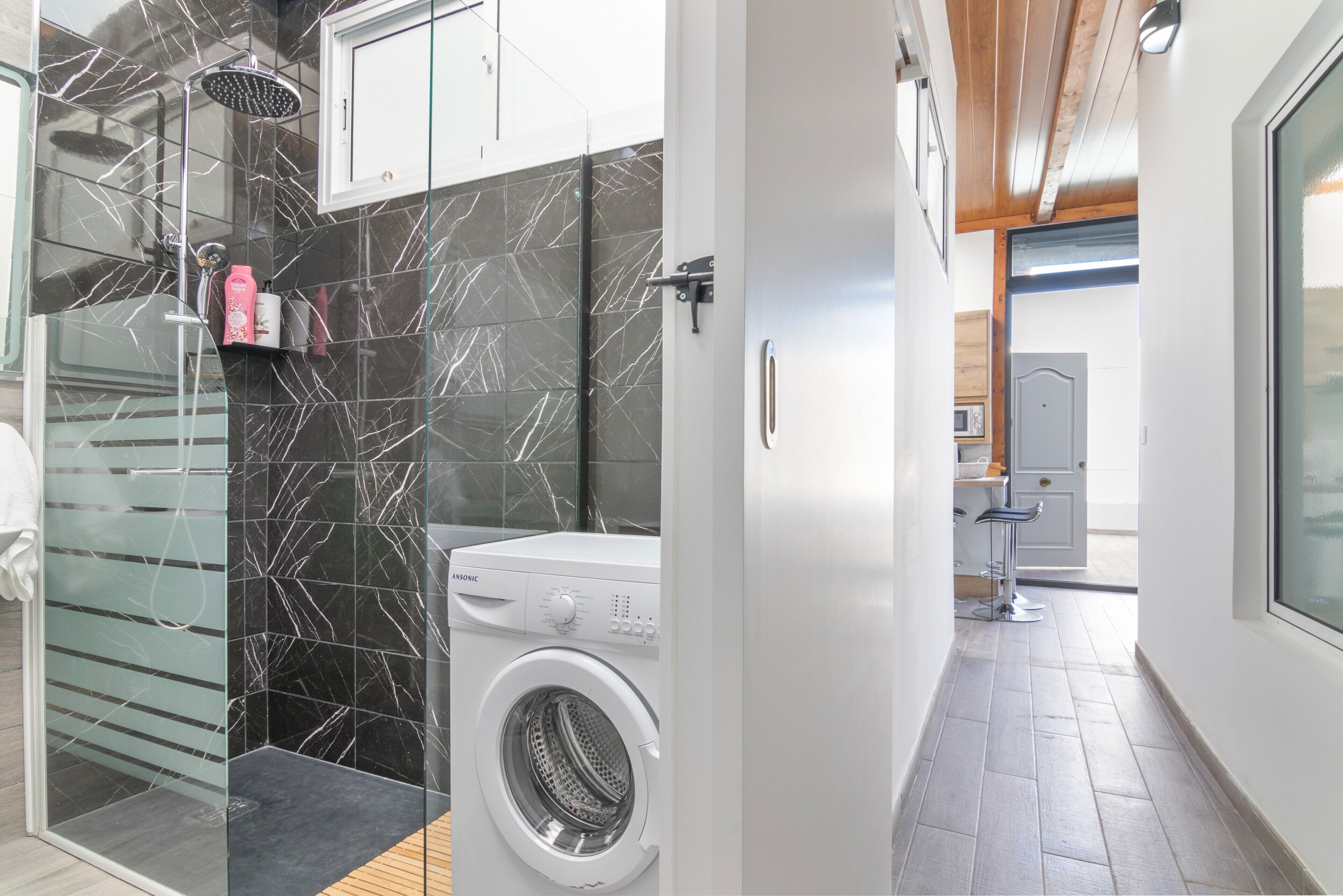 Bruser, hårtørrer, håndklæder