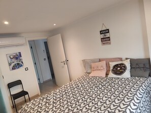 3 bedrooms, desk, iron/ironing board, free WiFi