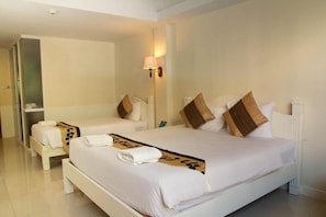 Free WiFi, bed sheets - Welnez World Residence Pattaya (Pattaya)