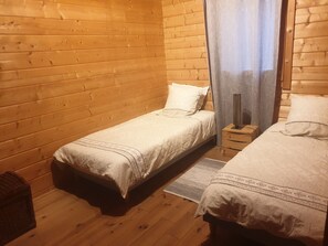 4 chambres, fer et planche à repasser, Wi-Fi gratuit, draps fournis