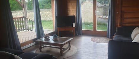 Una Smart TV, una chimenea
