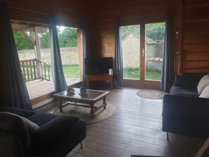 Smart TV, fireplace - Chalet with pool (Sauveterre)