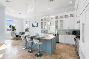 Réfrigérateur, micro-ondes, four, lave-vaisselle