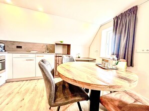 Kühlschrank, Mikrowelle, Ofen, Geschirrspüler