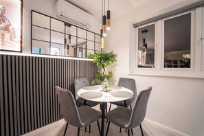 House, 3 Bedrooms, Balcony | Dining room