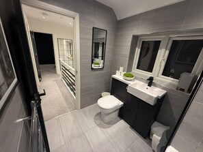 Ferienhaus, 3 Schlafzimmer, Balkon | Badezimmerausstattung